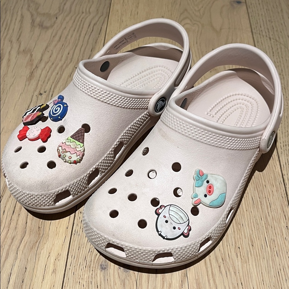 CROCS Kids' Classic Pink Clog with Jibbitz Charms (Size: 2) & Jibbitz Charms